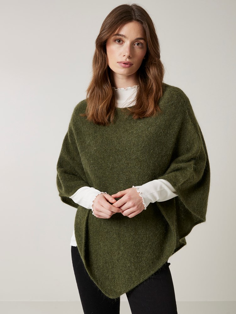 Lotty poncho 7500265_GTD-JEANPAUL-A22-Modell-Front_3997_Lotty poncho GTD.jpg_Front||Front