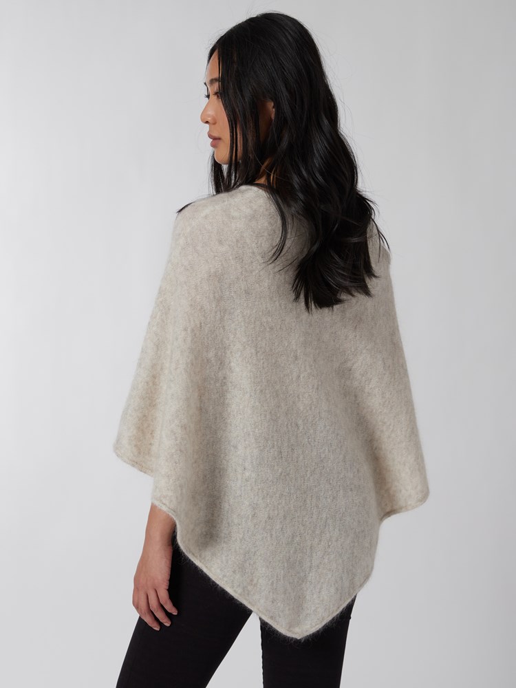 Lotty poncho 7500265_I3O-JEANPAUL-A22-Modell-Back_969_Lotty poncho I3O_Lotty poncho I3O 7500265.jpg_Back||Back
