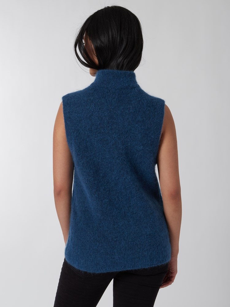 Petronella vest 7500340_EPC-JEANPAUL-A22-Modell-Front_703_Petronella vest EPC_Petronella vest EPC 7500340.jpg_Front||Front
