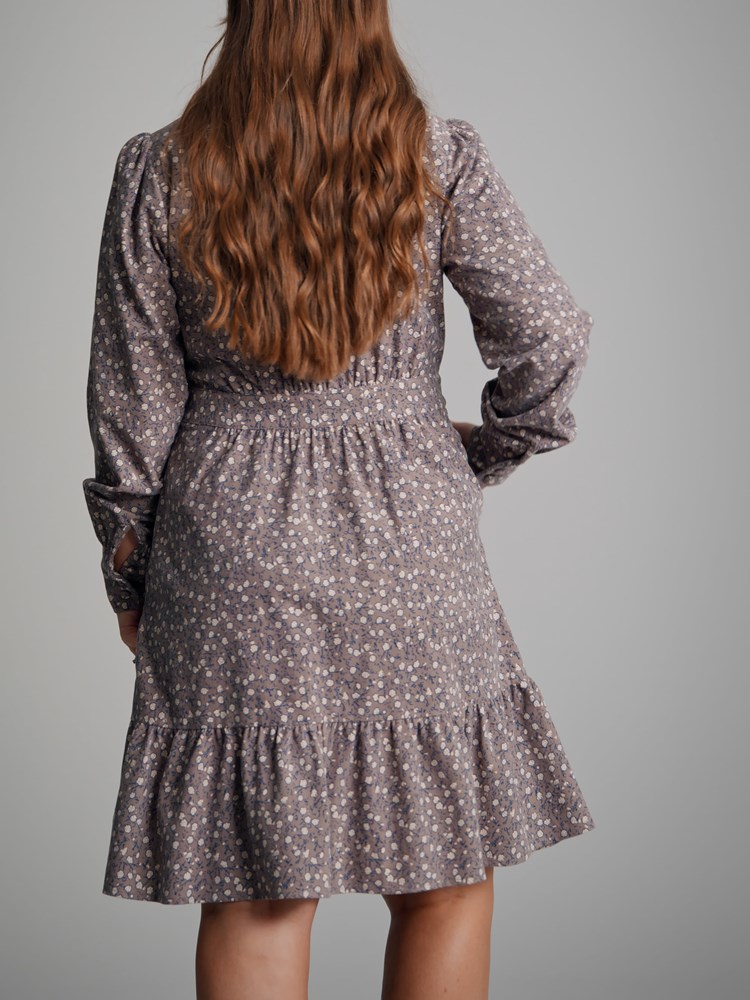 Trine kjole 7500374_AHG-MARIEPHILIPPE-A22-Modell-Back_chn=match_1431.jpg_Back||Back