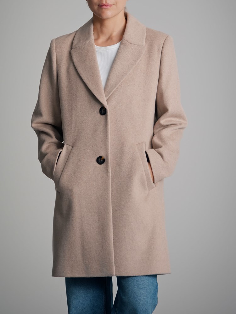 Caroline kåpe 7500405_I4I-MARIEPHILIPPE-A22-Modell-Front_chn=match_5312_Caroline kåpe I4I_Caroline kåpe I4I 7500405.jpg_Front||Front