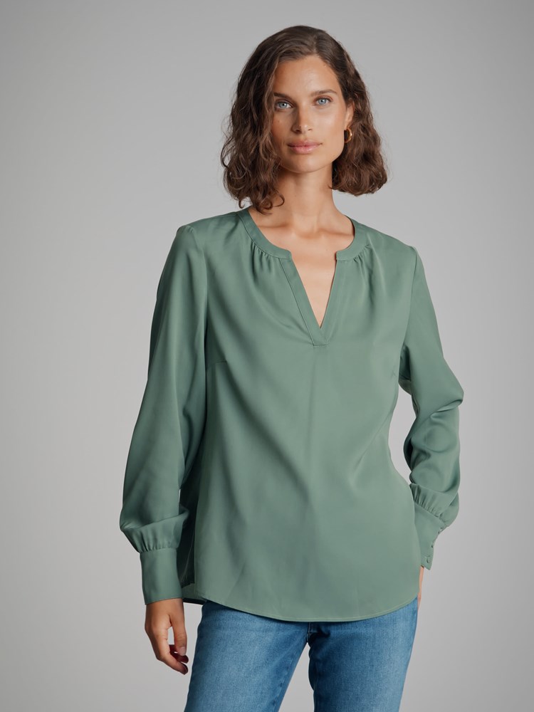 Vivo bluse 7500424_GKB-MARIEPHILIPPE-A22-modell-front_Vivo bluse GKB_Vivo bluse GKB 7500424.jpg_Front||Front