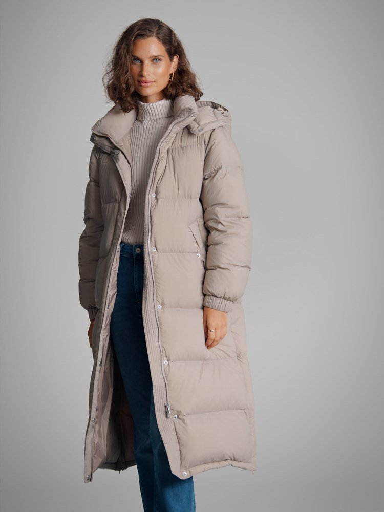 Bianca lang dunjakke 7500479_AQB-DONNA-A22-Modell-Front_chn=match_5762_Bianca dunjakke AQB_Bianca lang dunjakke AQB_Bianca lang dunjakke AQB 7500479.jpg_Front||Front