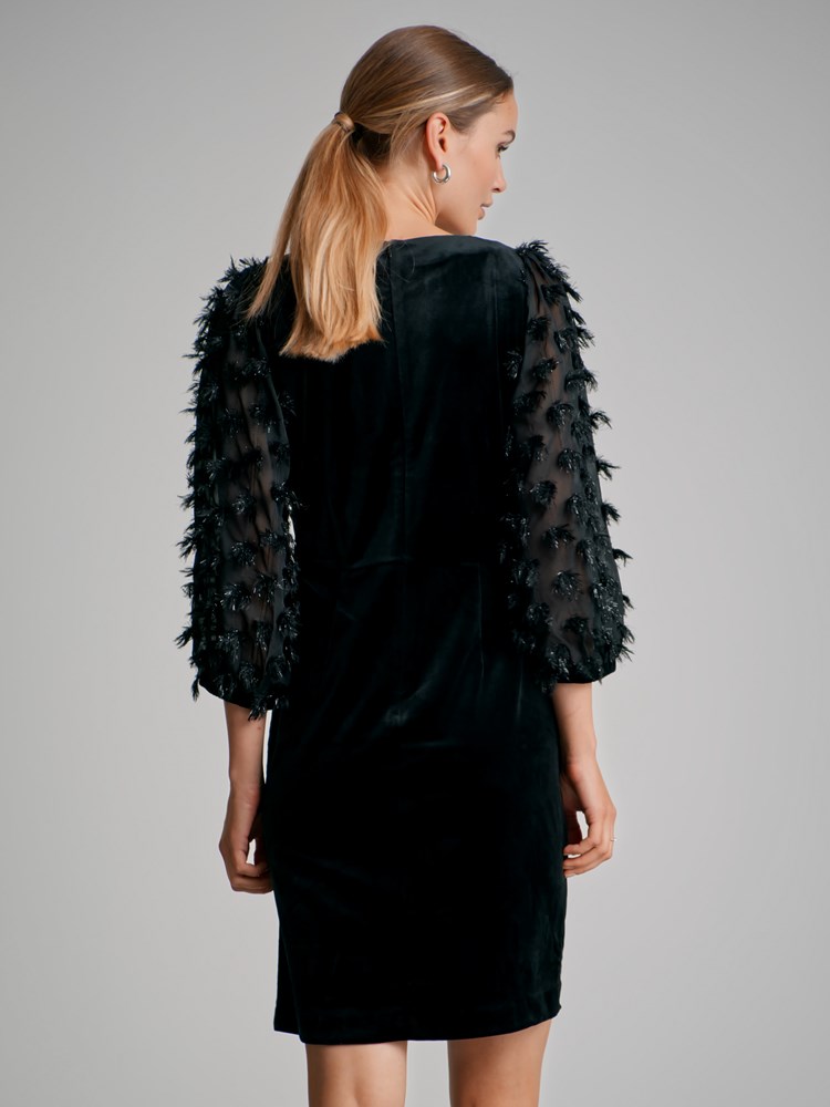 Ingrid velourkjole 7500595_CAB-MARIEPHILIPPE-W22-Modell-Back_chn=match_143_Ingrid velourkjole CAB.jpg_Back||Back