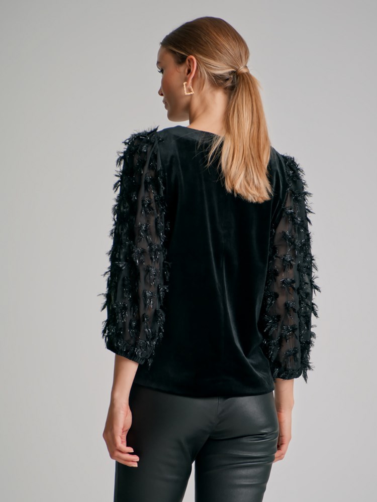 Ingrid velourtopp 7500596_CAB-MARIEPHILIPPE-W22-Modell-Back_chn=match_7700_Ingrid velourtopp CAB_Ingrid velourtopp CAB 7500596.jpg_Back||Back