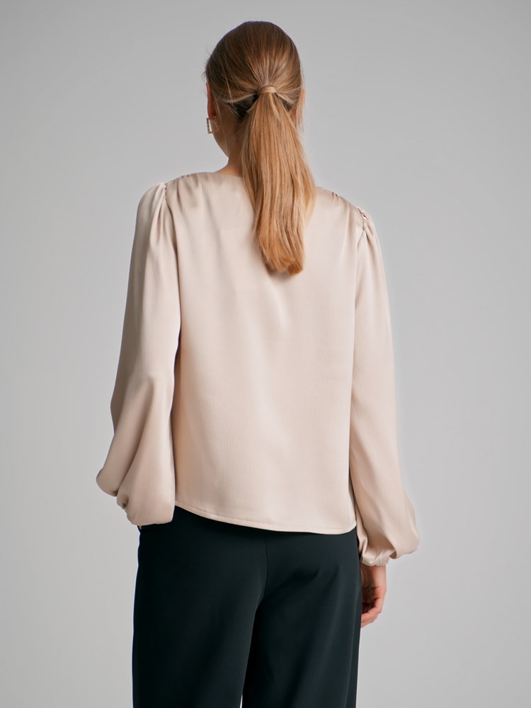 Averie bluse 7500628_A9I-DONNA-W22-Modell-Back_chn=match_5241_Averie bluse A9I_Averie bluse A9I 7500628.jpg_Back||Back