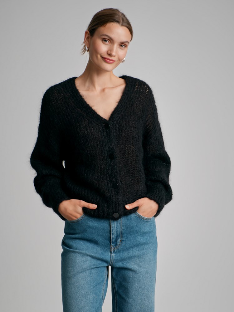 Stina cardigan 7500653_CAB-MARIEPHILIPPE-W22-Modell-Front_chn=match_4541_Stina cardigan CAB_Stina cardigan CAB 7500653.jpg_Front||Front