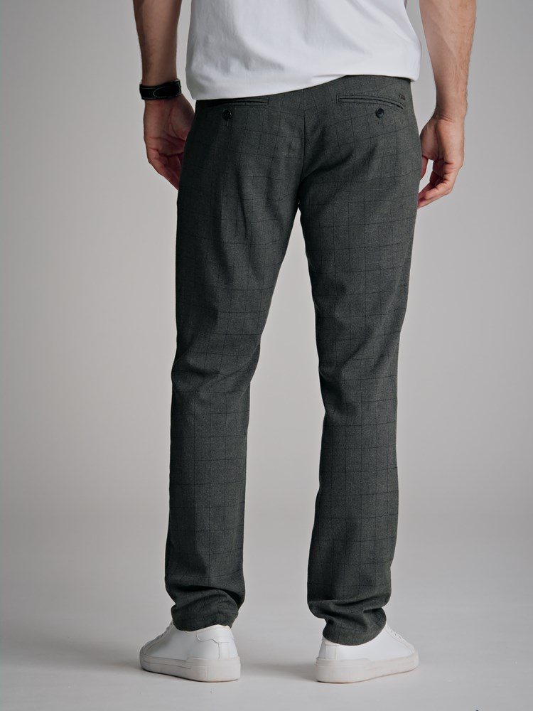 Lorenzo rutet chinos 7500690_ID9-MarioConti-A22-modell-back.jpg_Back||Back