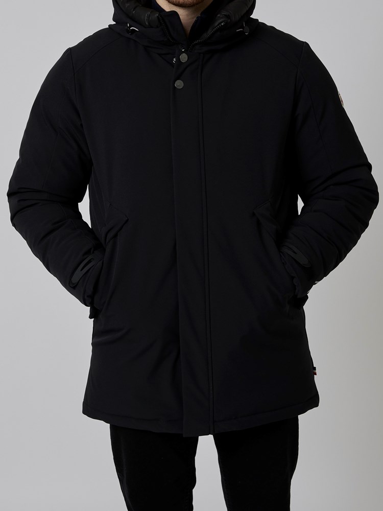 Pinto parka 7500776_ID2_Jean Paul_Pinto Parka_A22_Modell (1).jpg_