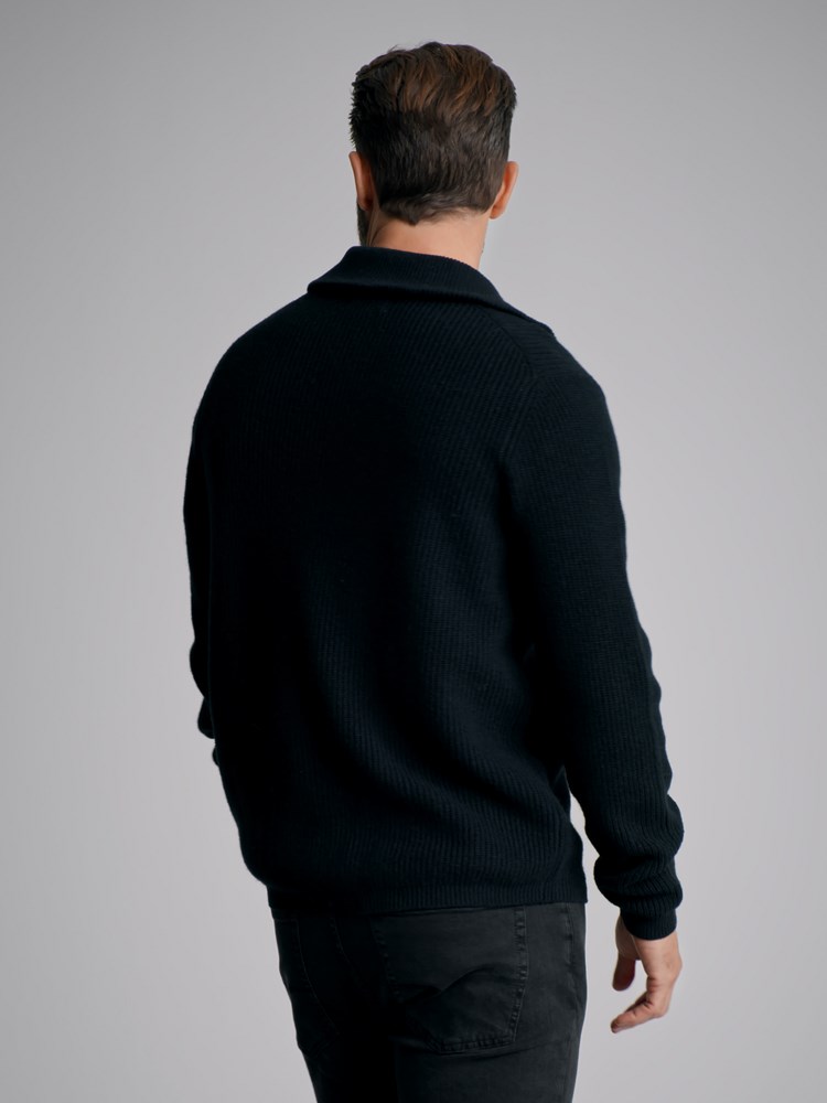 Ferrara zip neck 7500792_CAB-MARIOCONTI-W22-Modell-Back_chn=match_5381_Ferrara zip neck CAB.jpg_Back||Back