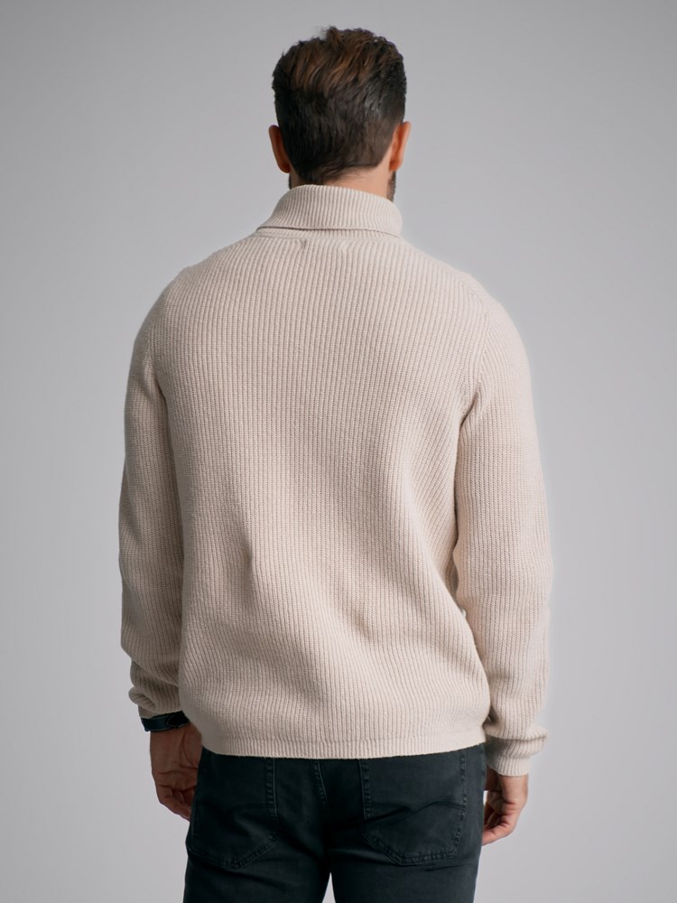 Ferrara roll neck 7500796_I2M-MARIOCONTI-W22-Modell-Back_chn=match_8377.jpg_Back