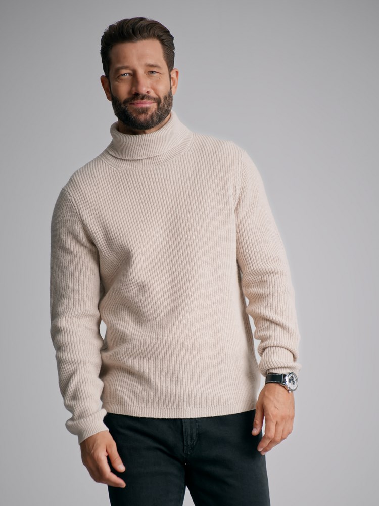 Ferrara roll neck 7500796_I2M-MARIOCONTI-W22-Modell-Front_chn=match_4752.jpg_Front