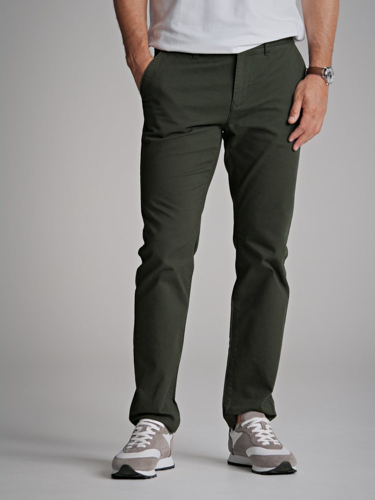 Christer struktur chinos 7500842_GUC-REDFORD-A22-Modell-Front_chn=match_2156_Christer struktur chinos GUC_Christer struktur chinos GUC 7500842.jpg_Front||Front