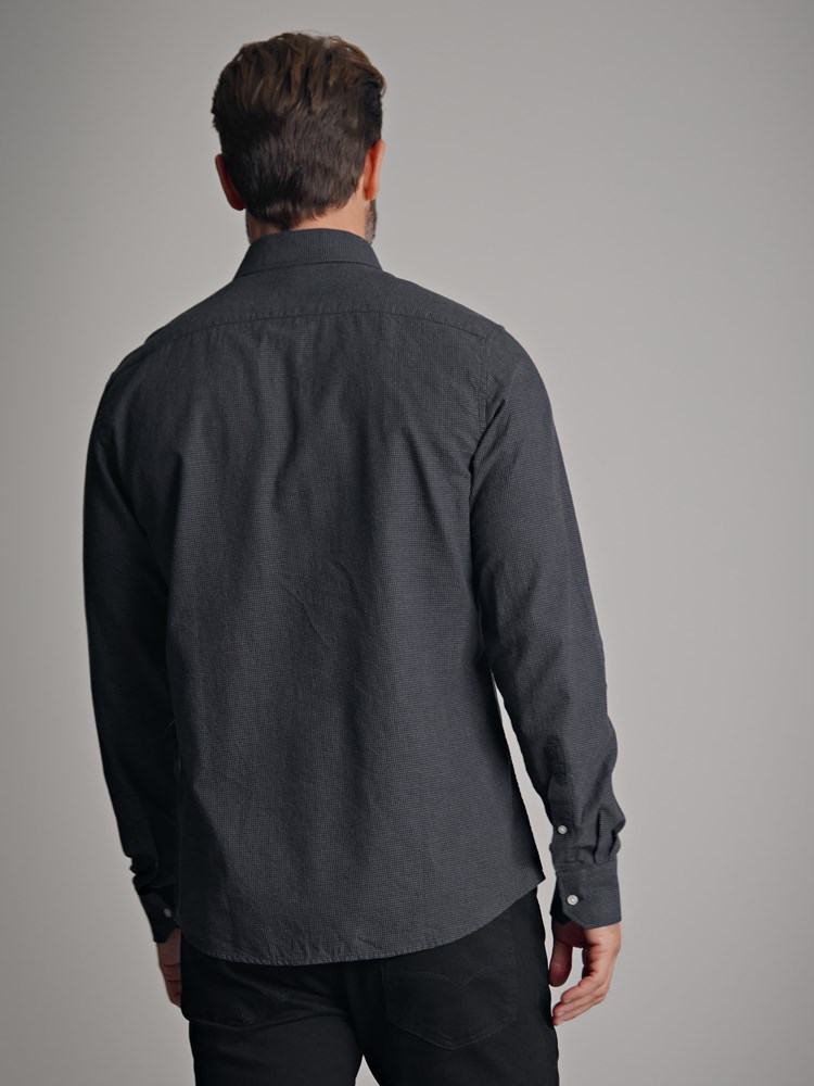 Berardi skjorte 7500848_C31-MarioConti-A22-modell-back.jpg_
