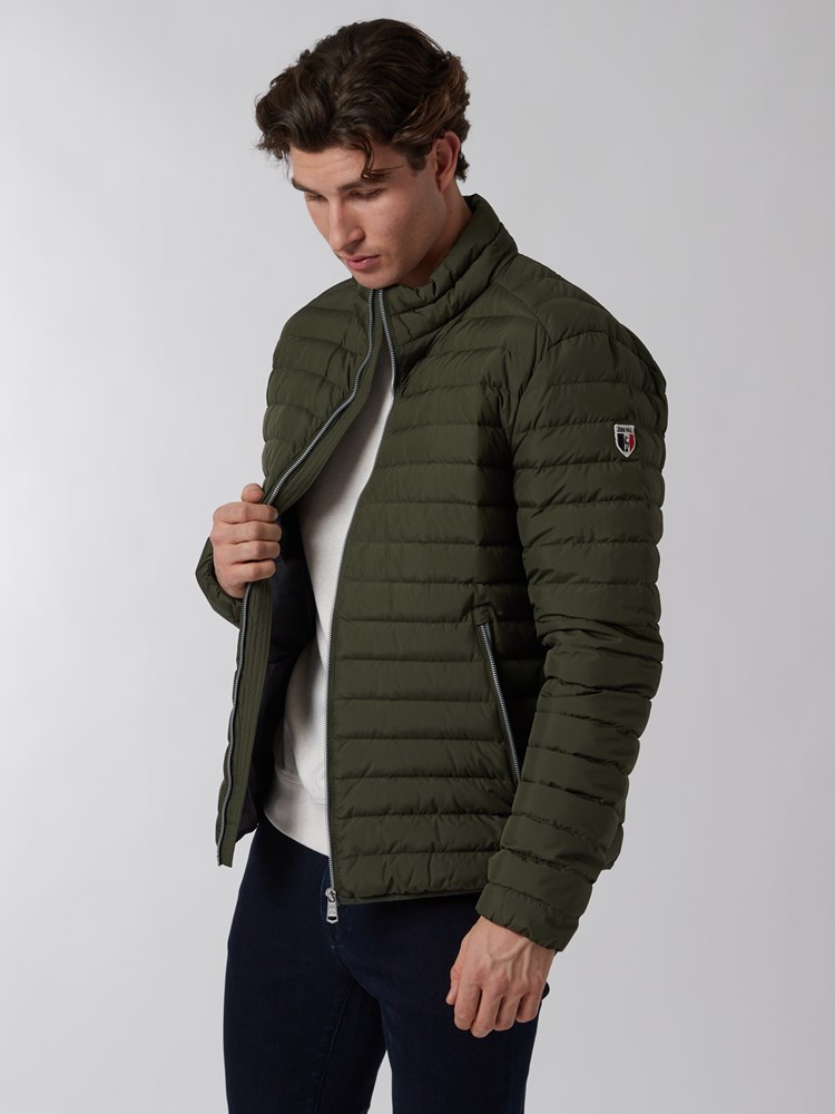 Leo dunjakke 7500934_GUC-JEANPAUL-A22-Modell-Front_2608_Leo dunjakke GUC.jpg_Front||Front