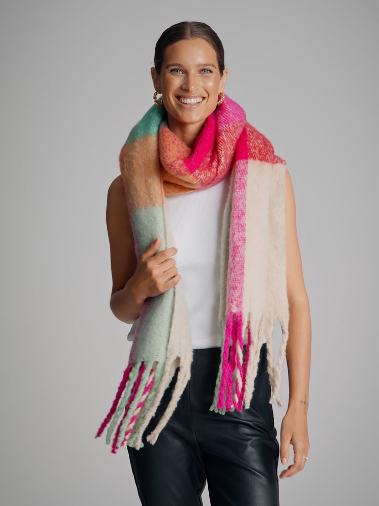 Elora skjerf 7500962_K5S-DONNA-A22-Modell-Front_chn=match_8930_Elora skjerf K5S 7500962.jpg_Front||Front
