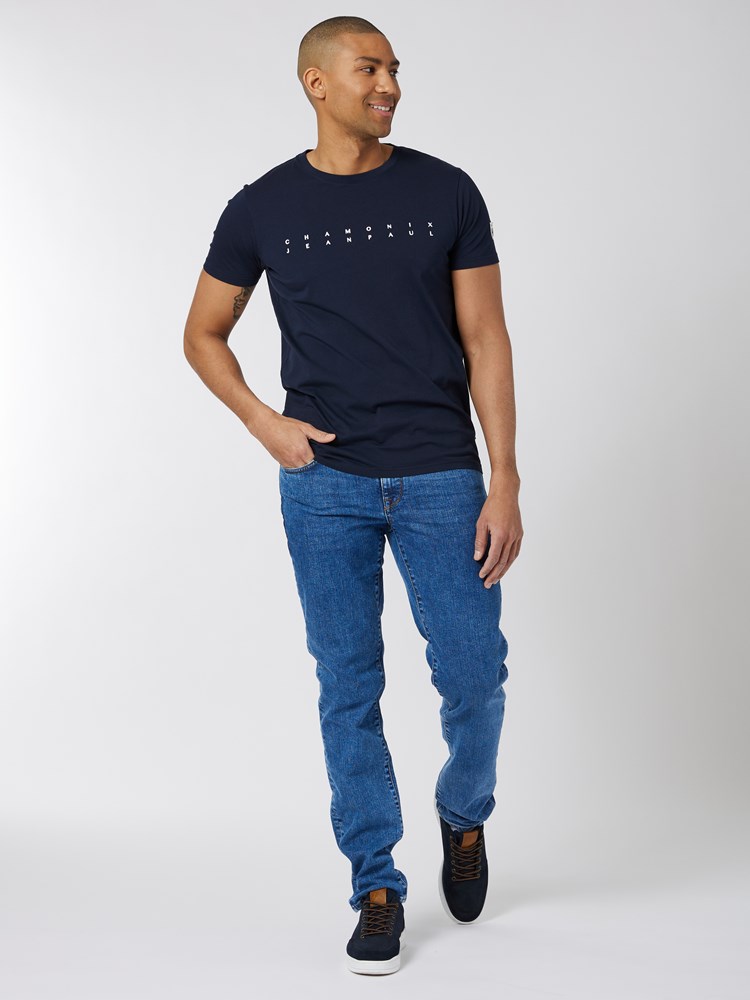 Benedict t-skjorte 7500977_EM6-JEANPAUL-W22-Modell-Front_7766_Benedict t-skjorte EM6.jpg_Front||Front