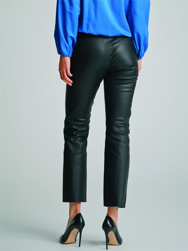 Luna straight skinnbukse 7500993_CAB-DONNA-A22-Modell-Back_chn=match_9096_Luna straight skinnbukse CAB.jpg_Back||Back
