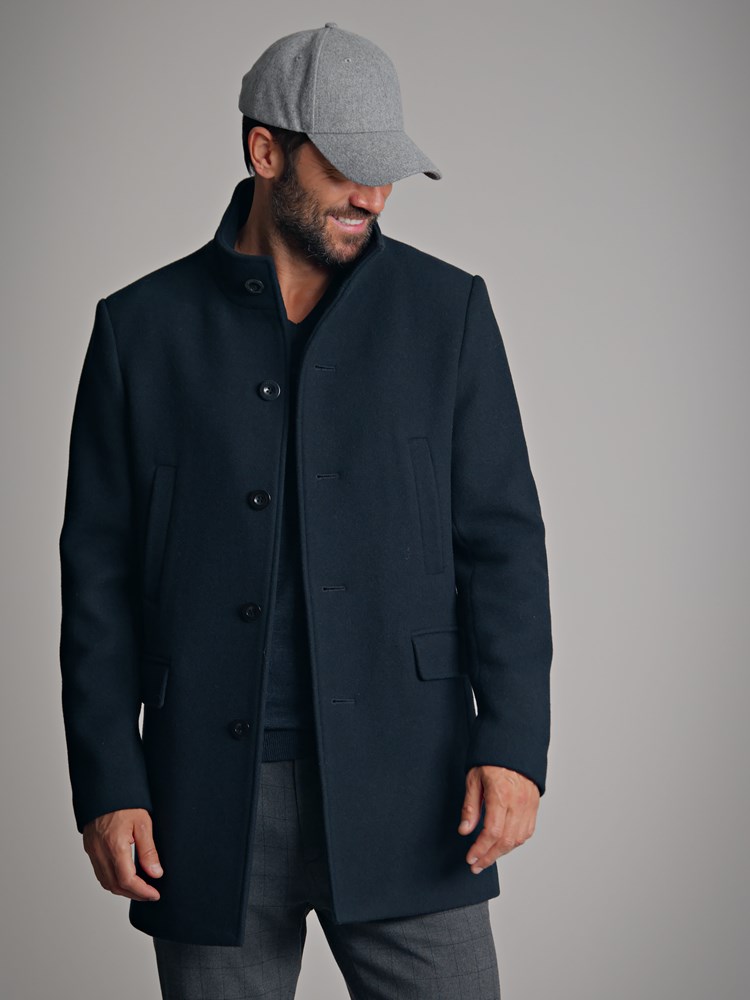 Casper ullfrakk 7501339_EM1-MarioConti-A22-modell-front.jpg_Front||Front