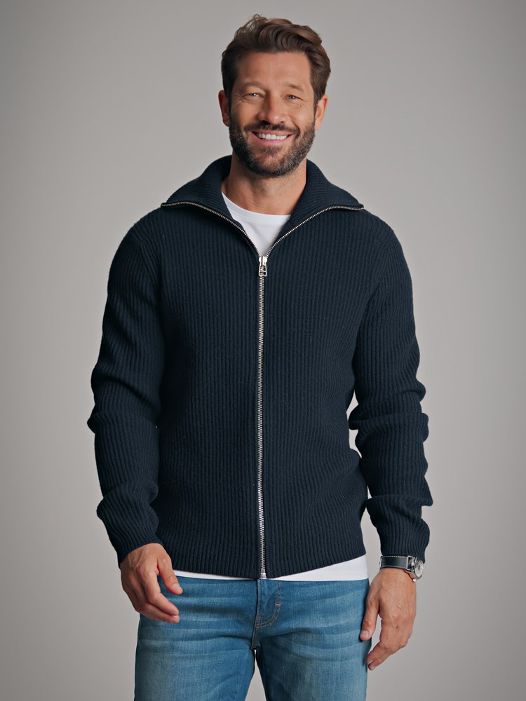 Teodor cardigan 7501340_EM1-MARIOCONTI-A22-Modell-Front_chn=match_4073.jpg_Front||Front