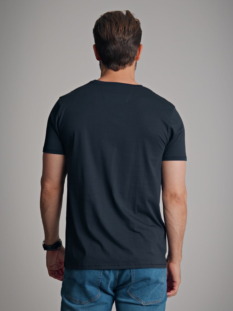 Bologna t-skjorte 7501349_C27-MarioConti-A22-modell-back.jpg_Back||Back