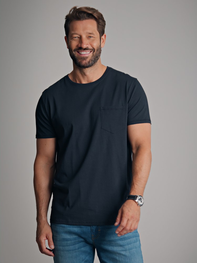 Bologna t-skjorte 7501349_C27-MarioConti-A22-modell-front.jpg_Front||Front