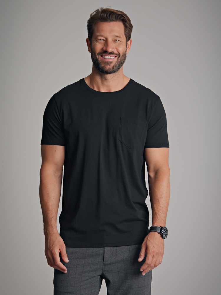 Bologna t-skjorte 7501349_CAB-MarioConti-A22-modell-front.jpg_Front||Front