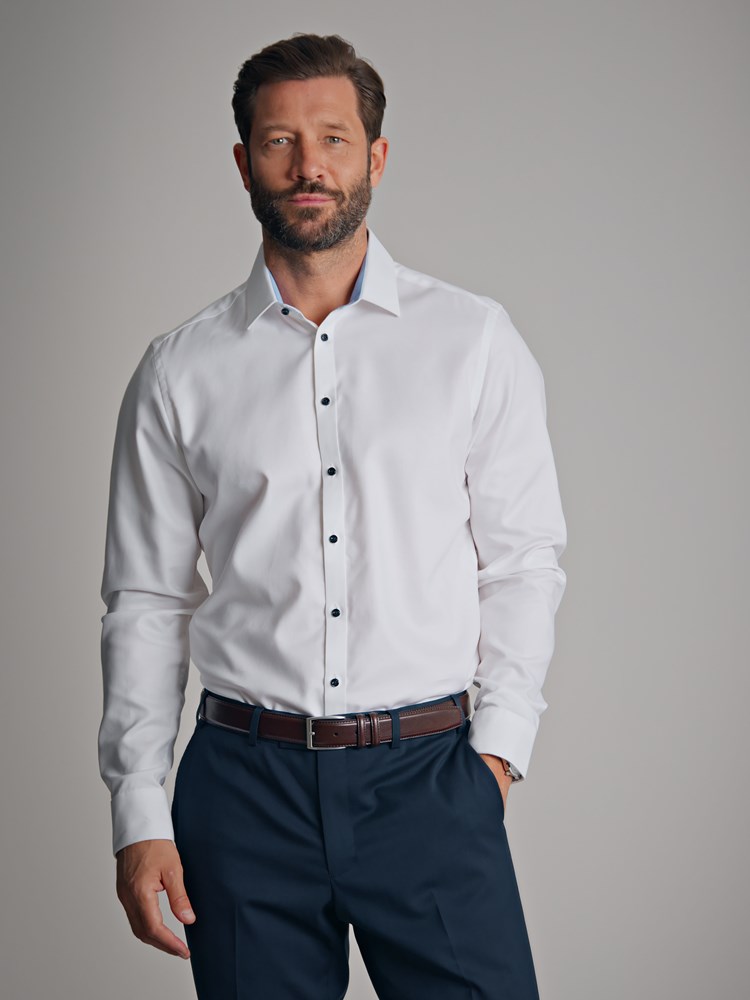 Vettore Skjorte 7501421_O68-MarioConti-A22-modell-front.jpg_Front||Front