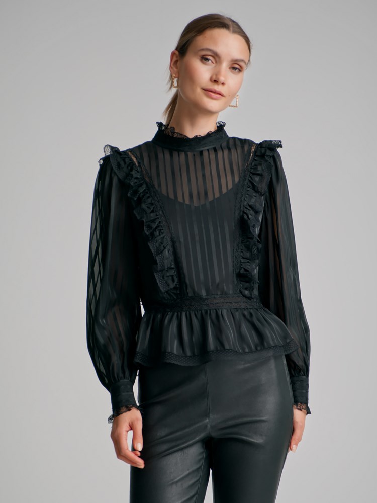 Arabella bluse 7501506_CAB-DONNA-W22-Modell-Front_chn=match_5816_Arabella bluse CAB_Arabella bluse CAB 7501506.jpg_Front||Front