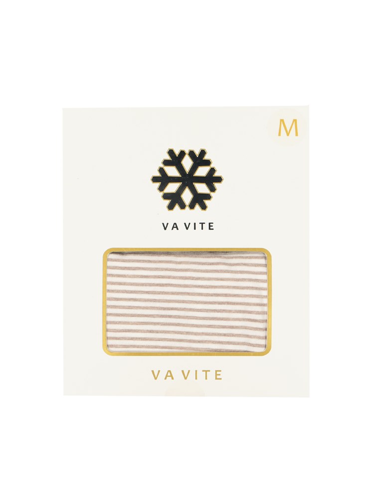 Yara pysjsett 7501543_AMU-VAVITE-W22-Front_9426_Yara pysjsett.jpg_Front||Front