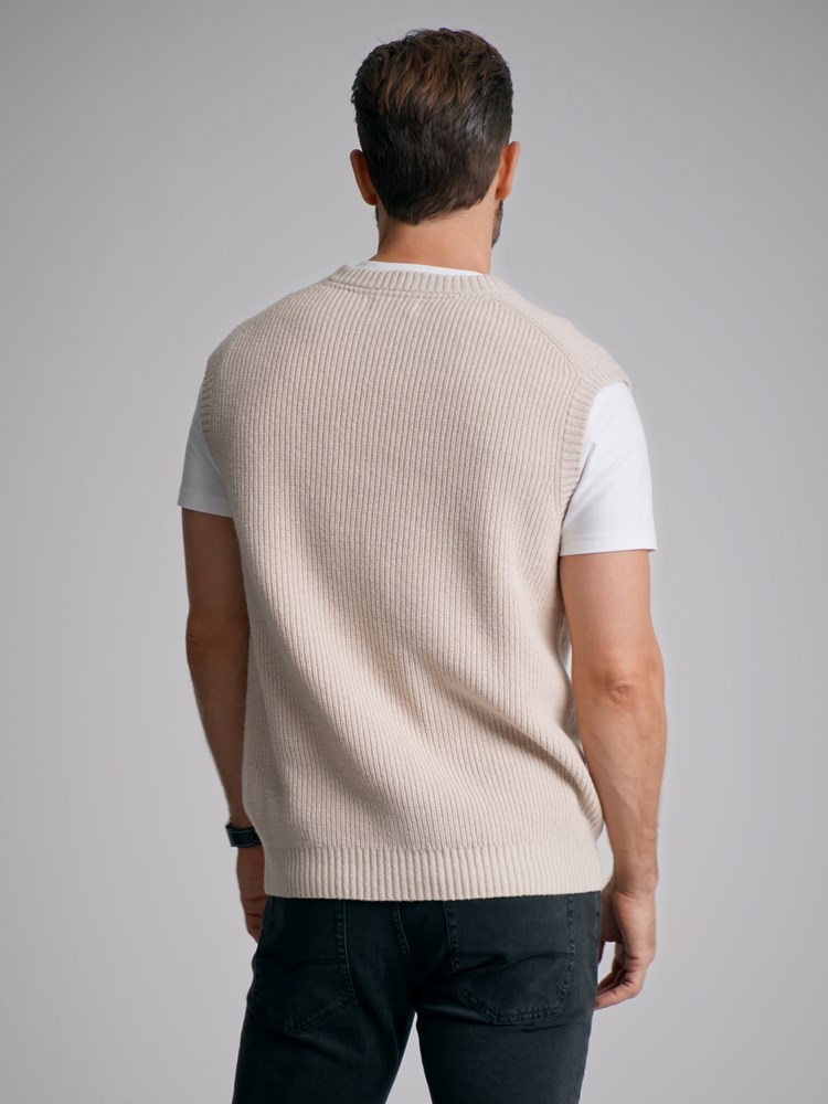 Ferrara vest 7501580_I2M-MarioConti-W22-modell-back.jpg_Back||Back
