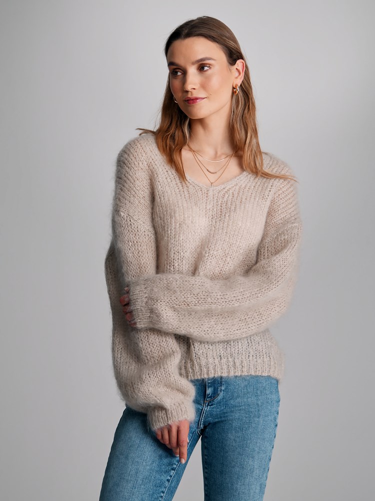 Stina genser 7501773_A9I-MARIEPHILIPPE-S23-Modell-Front_chn=match_2613_Stina genser A9I_Stina genser A9I 7501773.jpg_Front||Front