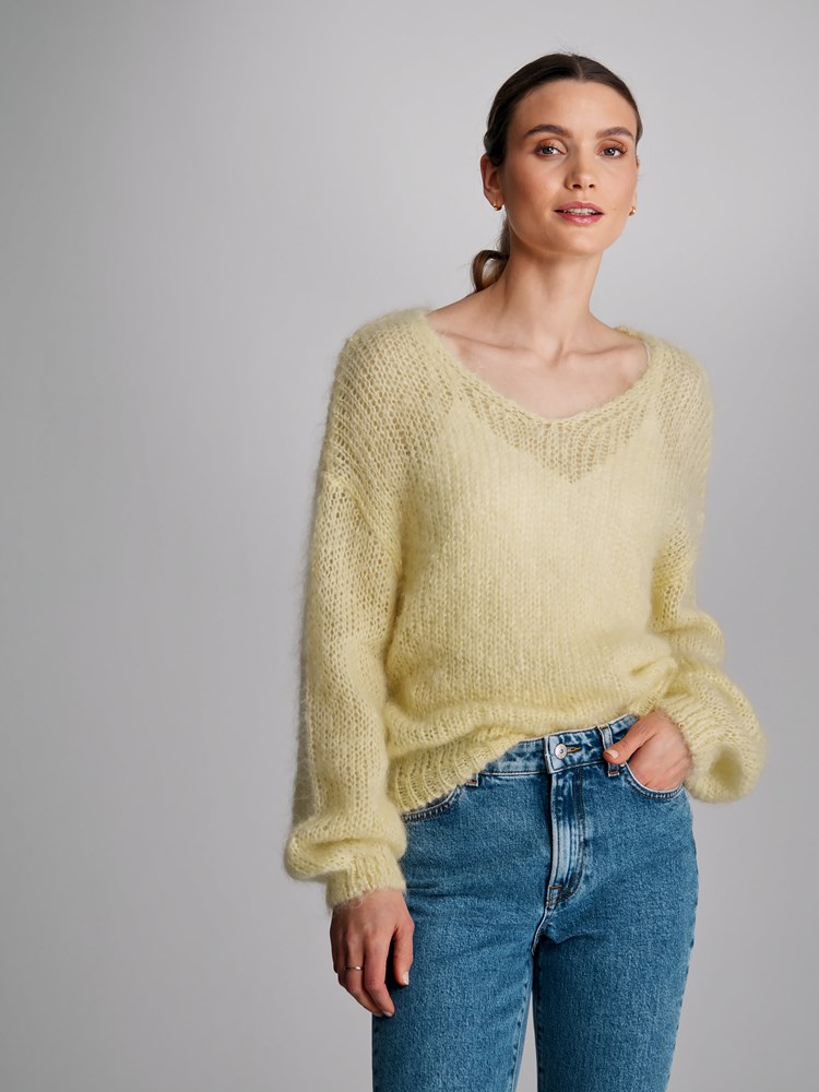Stina genser 7501773_Q80-MARIEPHILIPPE-S23-Modell-Front_chn=match_4942_Stina genser Q80 7501773.jpg_Front||Front