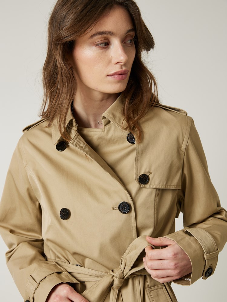 Premier trench 7501784_GMM-JEANPAUL-S23-Modell-Front_6393_Premier trench ABX 7503451.jpg_