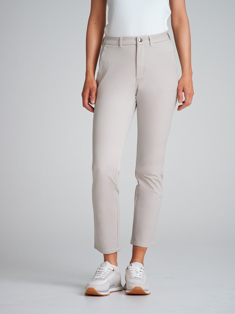 Paris chinos 7501801_ABB-MARIEPHILIPPE-S23-Modell-Front_chn=match_636_Paris chinos ABB_Paris chinos ABB 7501801_IKKE BRUK - Paris chinos ABB.jpg_Front||Front