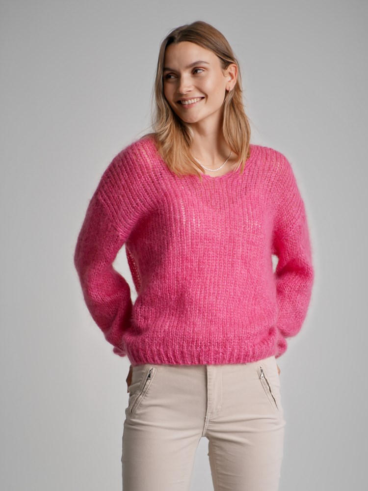 Stina genser 7501847_R09-MARIEPHILIPPE-W22-Modell-Front_chn=match_1580_Stina genser R09_Stina genser R09 7501847.jpg_Front||Front