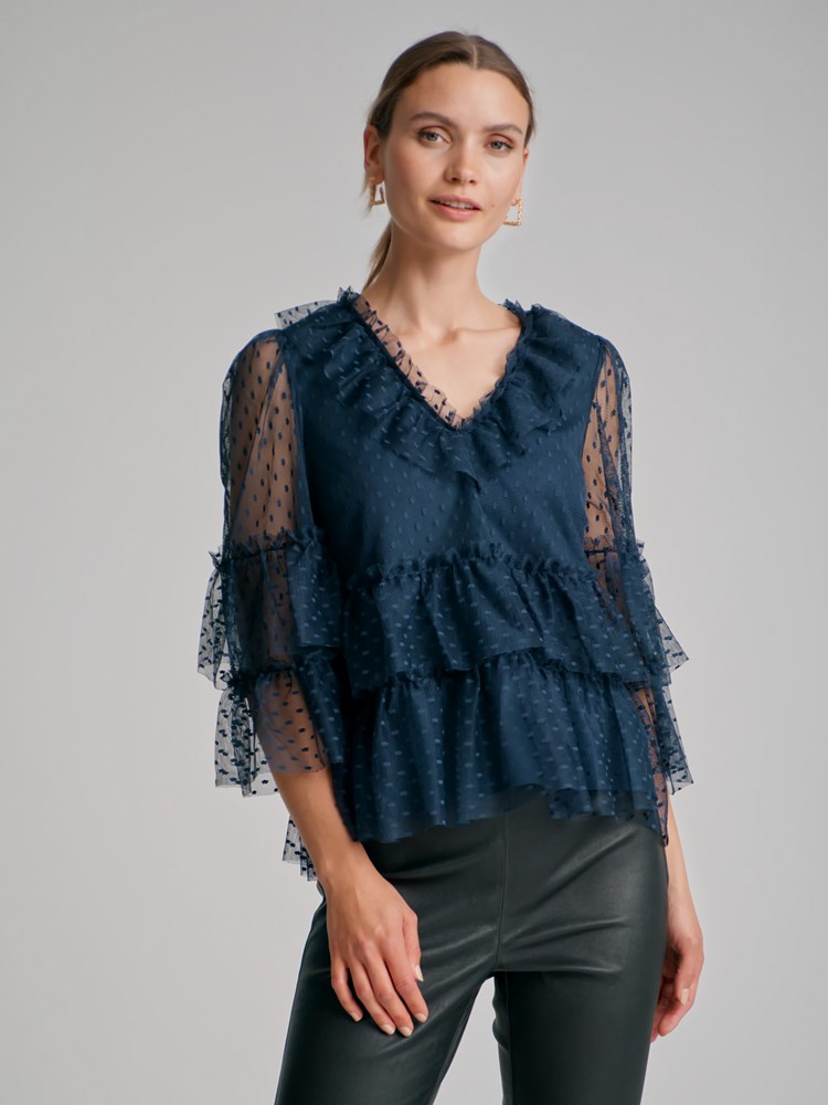 Anneli topp 7502220_EM1-MARIEPHILIPPE-W22-Modell-Front_chn=match_8129_Anneli topp EM1_Anneli topp EM1 7502220.jpg_Front||Front