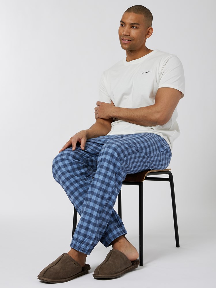 Justin pysjamas 7502225_ENB-JEANPAUL-W22-Modell-Front_2148_Justin pysjamas ENB.jpg_Front||Front