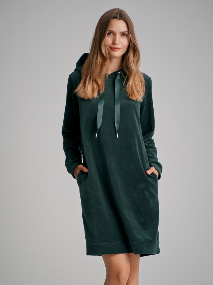 Alda velour kjole 7502228_GS7-VAVITE-W22-Modell-Front_chn=match_4481_Alda velour kjole GS7_Alda velour kjole GS7 7502228.jpg_Front||Front