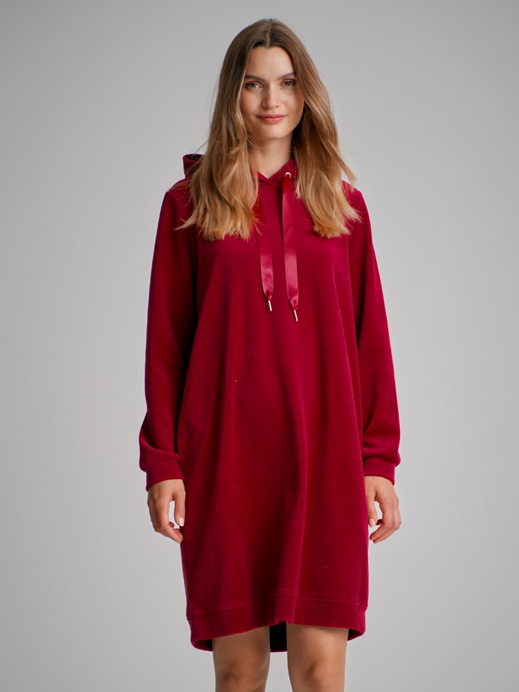 Alda velour kjole 7502228_K5L-VAVITE-W22-Modell-Front_chn=match_2604_Alda velour kjole K5L 7502228.jpg_Front||Front