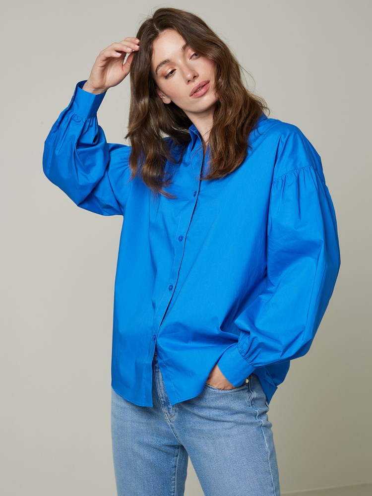 Kathy skjorte 7502370_EOV-JEANPAUL-S23-Modell-Front_3955_Kathy skjorte EOV_Kathy skjorte EOV 7502370.jpg_Front||Front