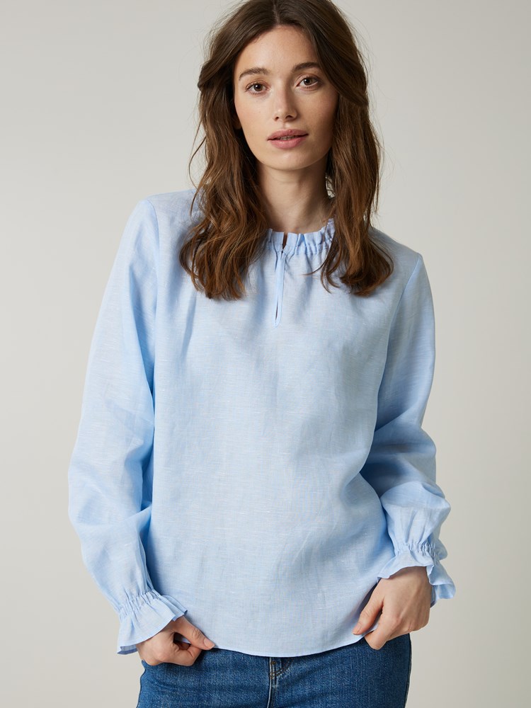 Sandra linbluse 7502384_EN3-JEANPAUL-S23-Modell-Front_1281_Sandra linbluse EN3 7502384.jpg_Front||Front