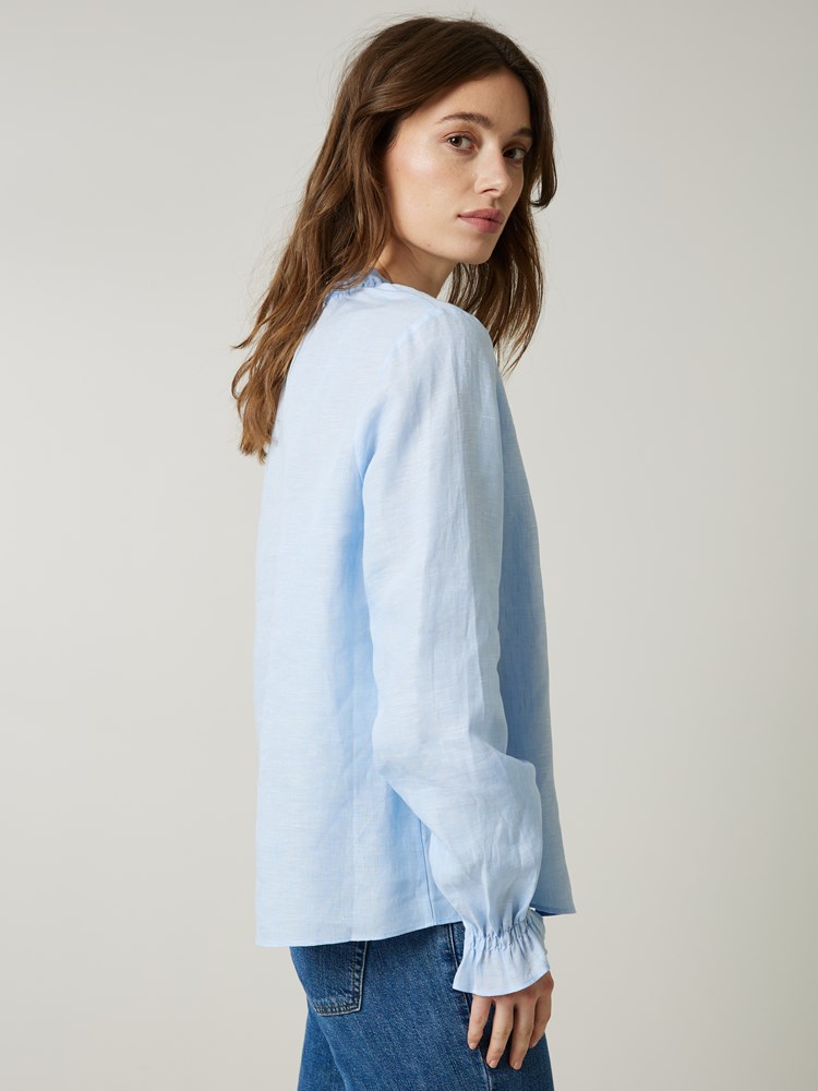 Sandra linbluse 7502384_EN3-JEANPAUL-S23-Modell-Front_1900_Sandra linbluse EN3 7502384.jpg_Front||Front