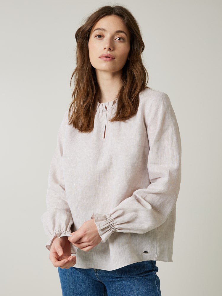 Sandra linbluse 7502384_EN3-JEANPAUL-S23-Modell-Front_9027_Sandra linbluse I3E 7502384.jpg_