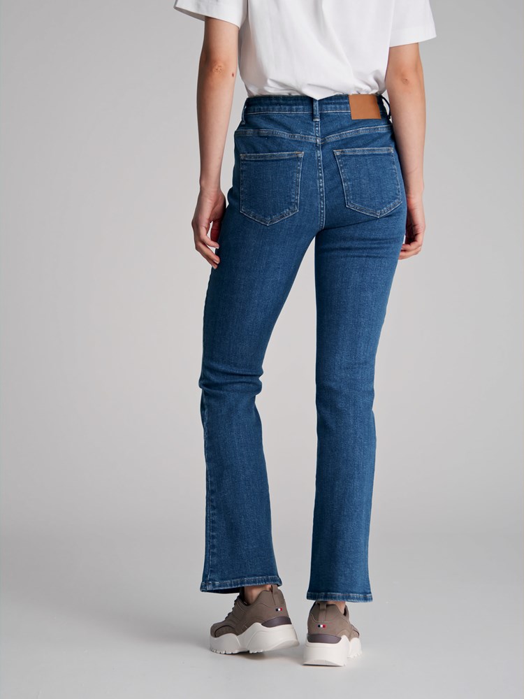 Sophia flared stretch jeans 7502458_DAA-VAVITE-S23-Modell-Back_chn=match_7410_Sophia flared stretch jeans DAA_Sophia flared stretch jeans DAA 7502458.jpg_Back||Back