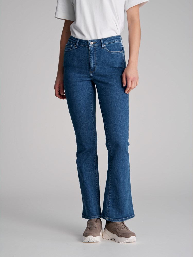 Sophia flared stretch jeans 7502458_DAA-VAVITE-S23-Modell-Front_chn=match_2028_Sophia flared stretch jeans DAA_Sophia flared stretch jeans DAA 7502458.jpg_Front||Front