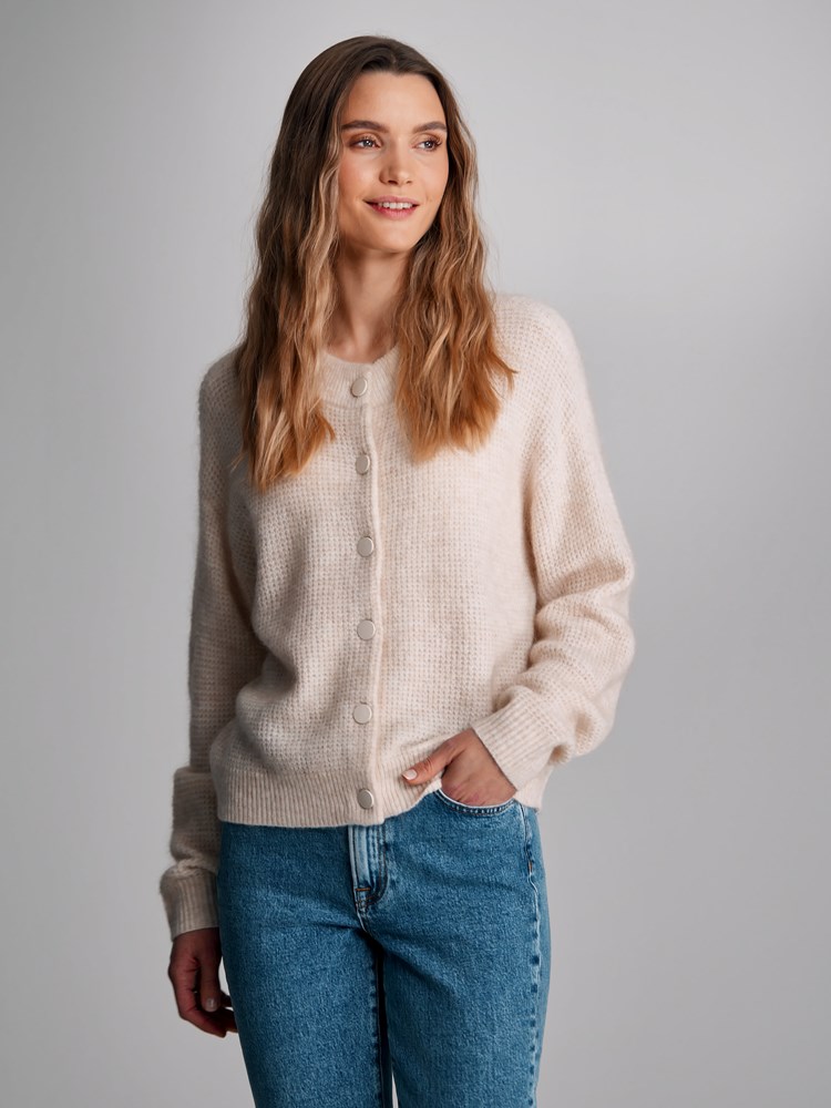 Carmen cardigan 7502564_AO9-DONNA-S23-Modell-Front_chn=match_5655_Carmen cardigan AO9_Carmen cardigan AO9 7502564.jpg_Front||Front