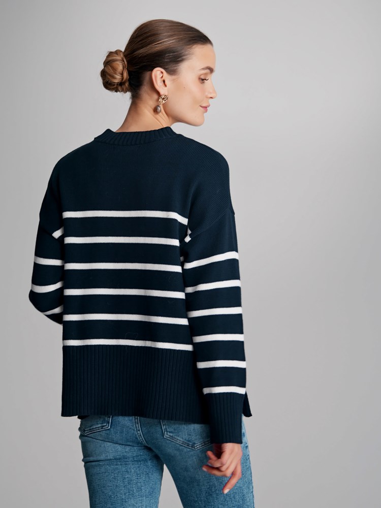 Bea genser 7502573_EM6-MARIEPHILIPPE-S23-Modell-Back_chn=match_4922_Bea genser EM6 7502573.jpg_Back||Back