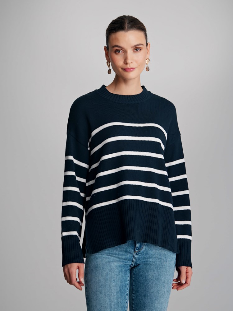 Bea genser 7502573_EM6-MARIEPHILIPPE-S23-Modell-Front_chn=match_915_Bea genser EM6 7502573.jpg_Front||Front