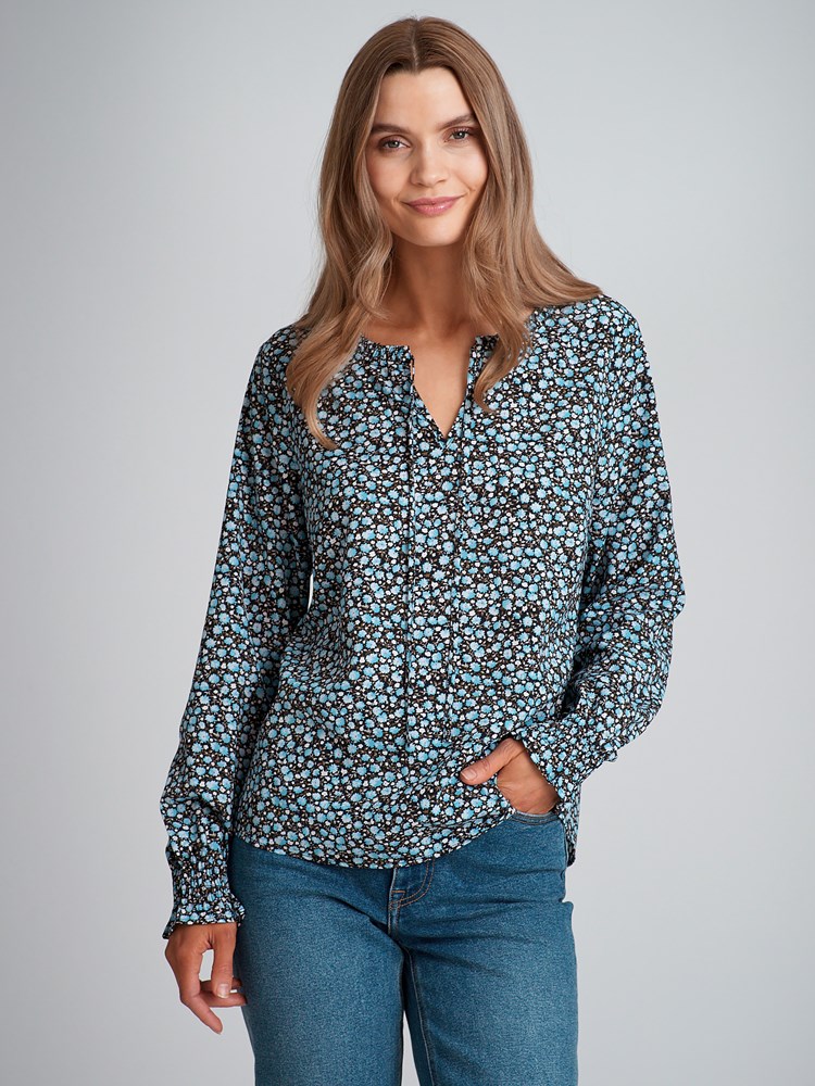 Mia bluse 7502631_ECJ-VAVITE-S23-Modell-Front_chn=match_1382_Mia bluse ECJ 7502631.jpg_Front||Front